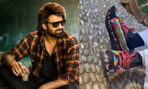 రాజా సాబ్.. జస్ట్ అలా కాళ్లు ఊపాడంతే..!