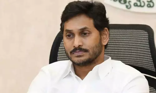 నో మీటింగ్.. ఓన్లీ రైటింగ్.. వైసీపీ అధినేత తీరుపై కేడర్ విస్మయం!