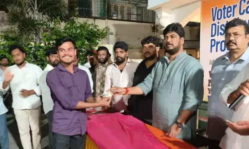 జూబ్లీహిల్స్‌లో కాంగ్రెస్‌కు తిప్ప‌లు.. కేసులపై కేసులు!