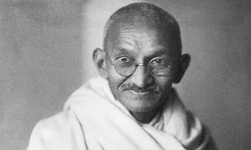 గాంధీని విమర్శించడం ఫ్యాషన్ అయిపోయిందా ?