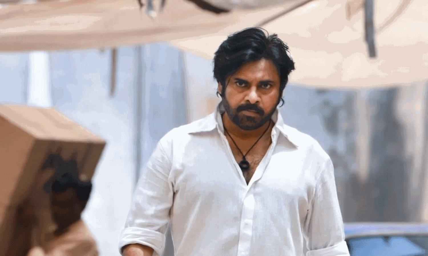 నిర్మాతలు.. పవన్ ను వదలడం లేదుగా..