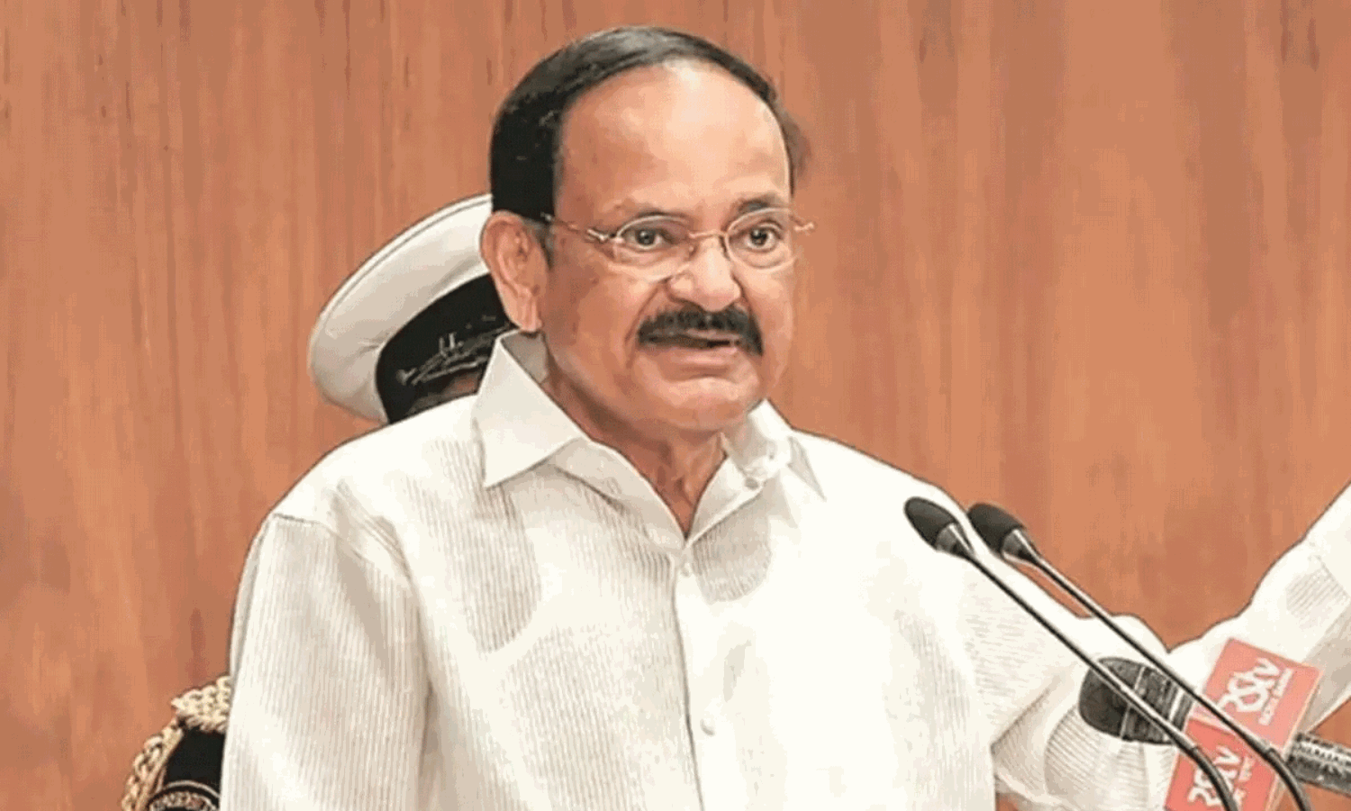 ఉచితాలు అనుచితాలు...పెద్దాయన చెప్పారు వినండయ్యా ! ఉచితాలు అనుచితాలు...పెద్దాయన చెప్పారు వినండయ్యా !