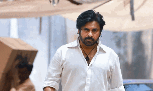 నిర్మాతలు.. పవన్ ను వదలడం లేదుగా..