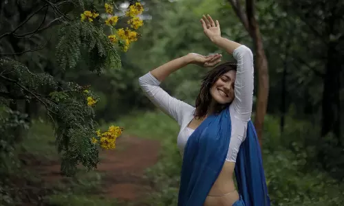 చీరకట్టులో గిలిగింతలు పెడుతున్న సిమ్రాన్ చౌదరి!