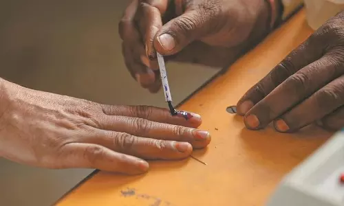 జూబ్లీహిల్స్ హాట్ ఫేవరెట్ ఎవరు? వార్ వన్ సైడేనా?