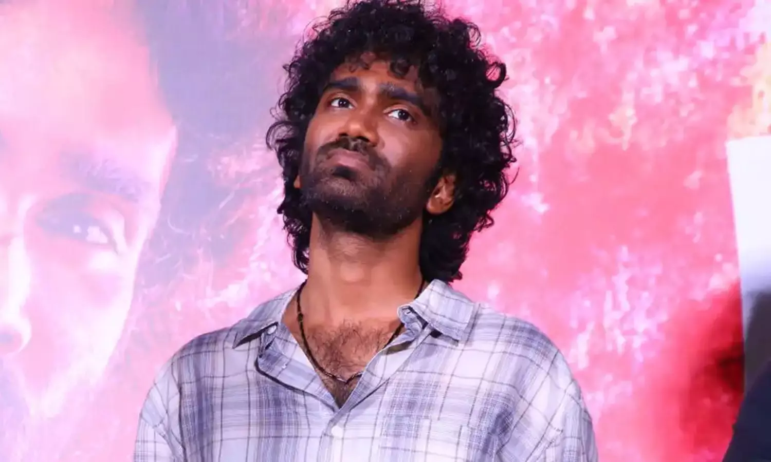 హీరో మెటీరియల్ కాదు.. ధనుష్ని అనుకరిస్తారేంటి? హీరో మెటీరియల్ కాదు.. ధనుష్ని అనుకరిస్తారేంటి?