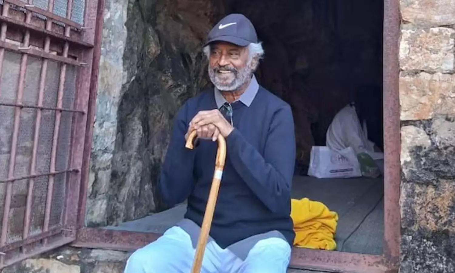 మహావతార్ బాబాజీ గుహలో సూపర్ స్టార్..! మహావతార్ బాబాజీ గుహలో సూపర్ స్టార్..!