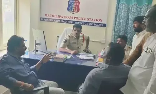 బందరులో పొలిటికల్ హీట్.. పోలీసులపై మాజీ మంత్రి పేర్ని నాని ఫైర్