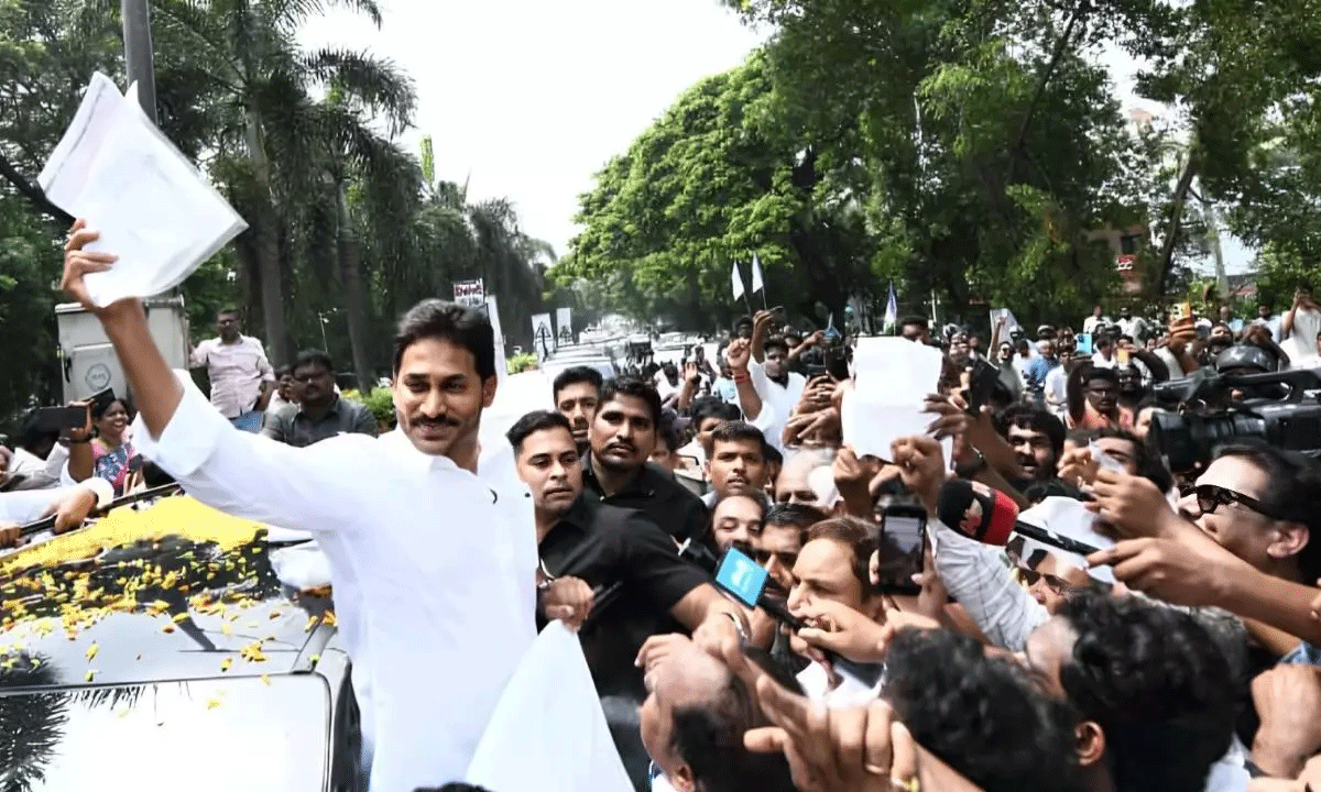 నర్సీపట్నం ఎమ్మెల్యే...బాగుందా మరి !