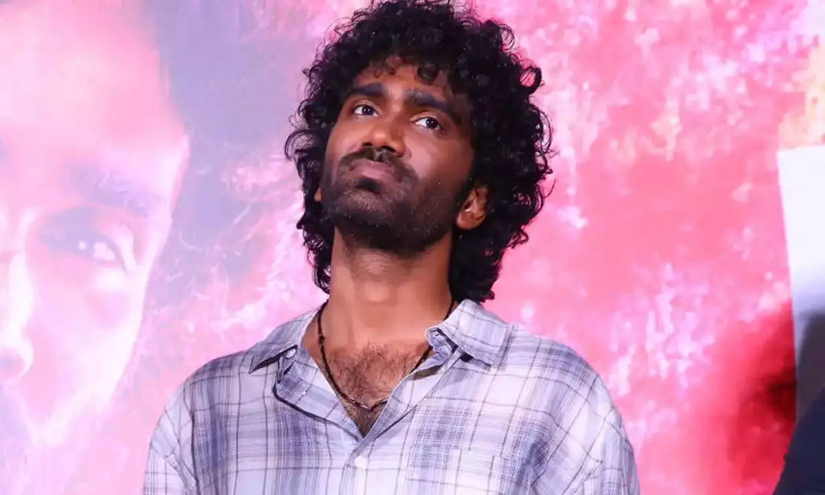 హీరో మెటీరియ‌ల్ కాదు.. ధ‌నుష్‌ని అనుక‌రిస్తారేంటి?