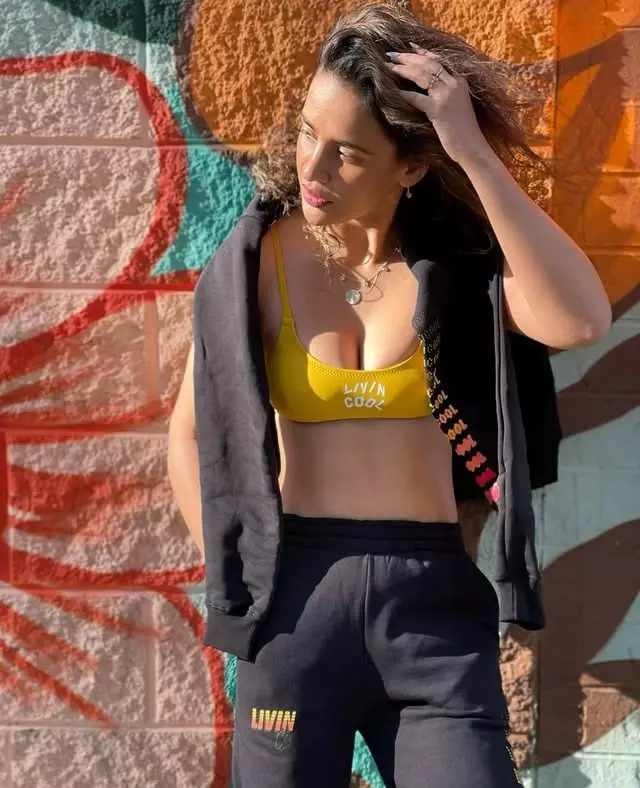 Aisha Sharma Instagram Fashion Photos Aisha Sharma Instagram Fashion Photos