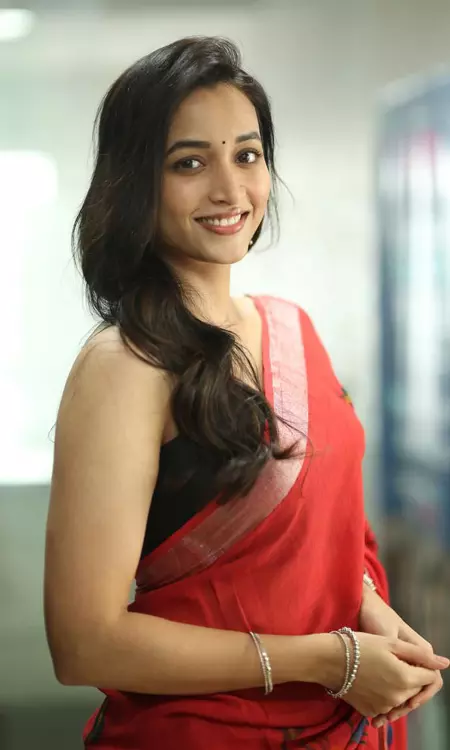 Srinidhi Shettys Random Clicks Steal the Show