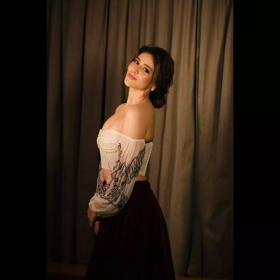 She Can Rock Any Look! Priyanka Jawalkar Insta Pics Go Viral