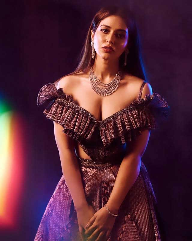 She Can Rock Any Look! Priyanka Jawalkar Insta Pics Go Viral She Can Rock Any Look! Priyanka Jawalkar Insta Pics Go Viral