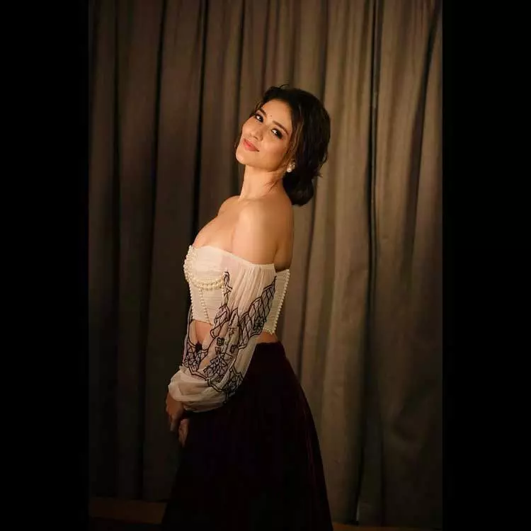 She Can Rock Any Look! Priyanka Jawalkar Insta Pics Go Viral