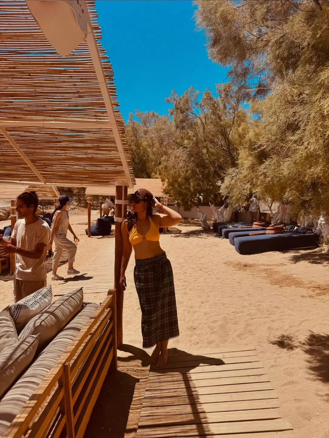 Kareena Kapoor Steals Show in a Black Gown at Dubai Event Kareena Kapoor Steals Show in a Black Gown at Dubai Event