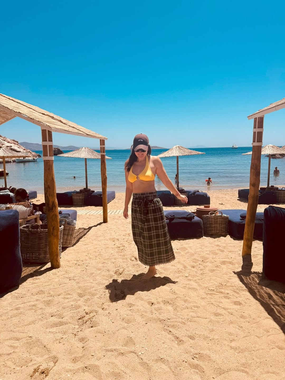 Kareena Kapoor Steals Show in a Black Gown at Dubai Event Kareena Kapoor Steals Show in a Black Gown at Dubai Event