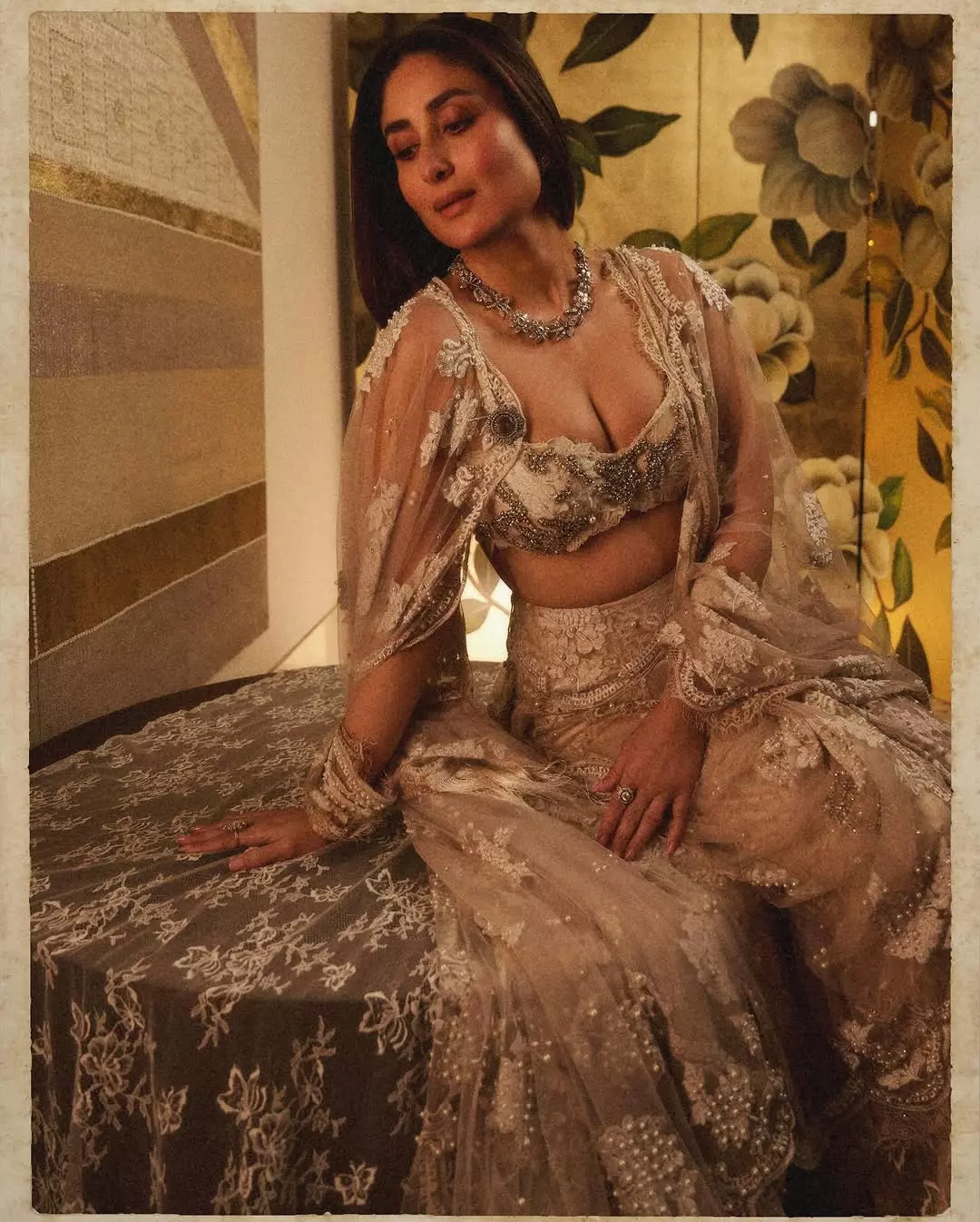 Kareena Kapoor Steals Show in a Black Gown at Dubai Event Kareena Kapoor Steals Show in a Black Gown at Dubai Event