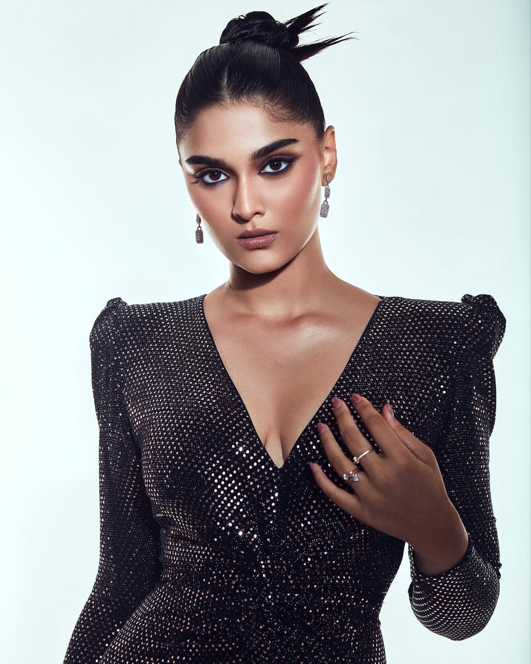 Saiee Manjrekar Blending Youthful Elegance with Bollywood Charm Saiee Manjrekar Blending Youthful Elegance with Bollywood Charm