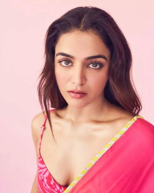 Wamiqa Gabbi Slays in Sarees: Elegance Meets Tradition!” Wamiqa Gabbi Slays in Sarees: Elegance Meets Tradition!”