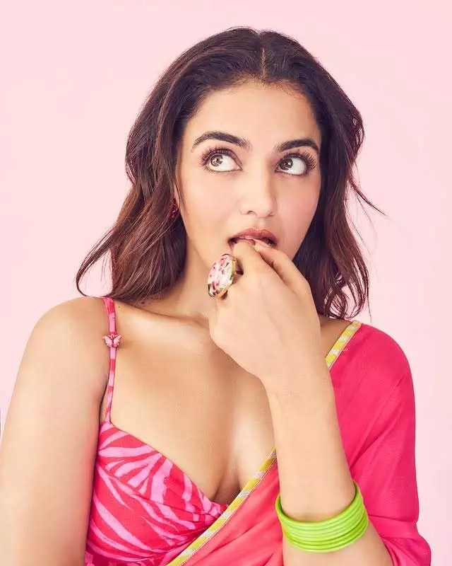 Wamiqa Gabbi Slays in Sarees: Elegance Meets Tradition!” Wamiqa Gabbi Slays in Sarees: Elegance Meets Tradition!”