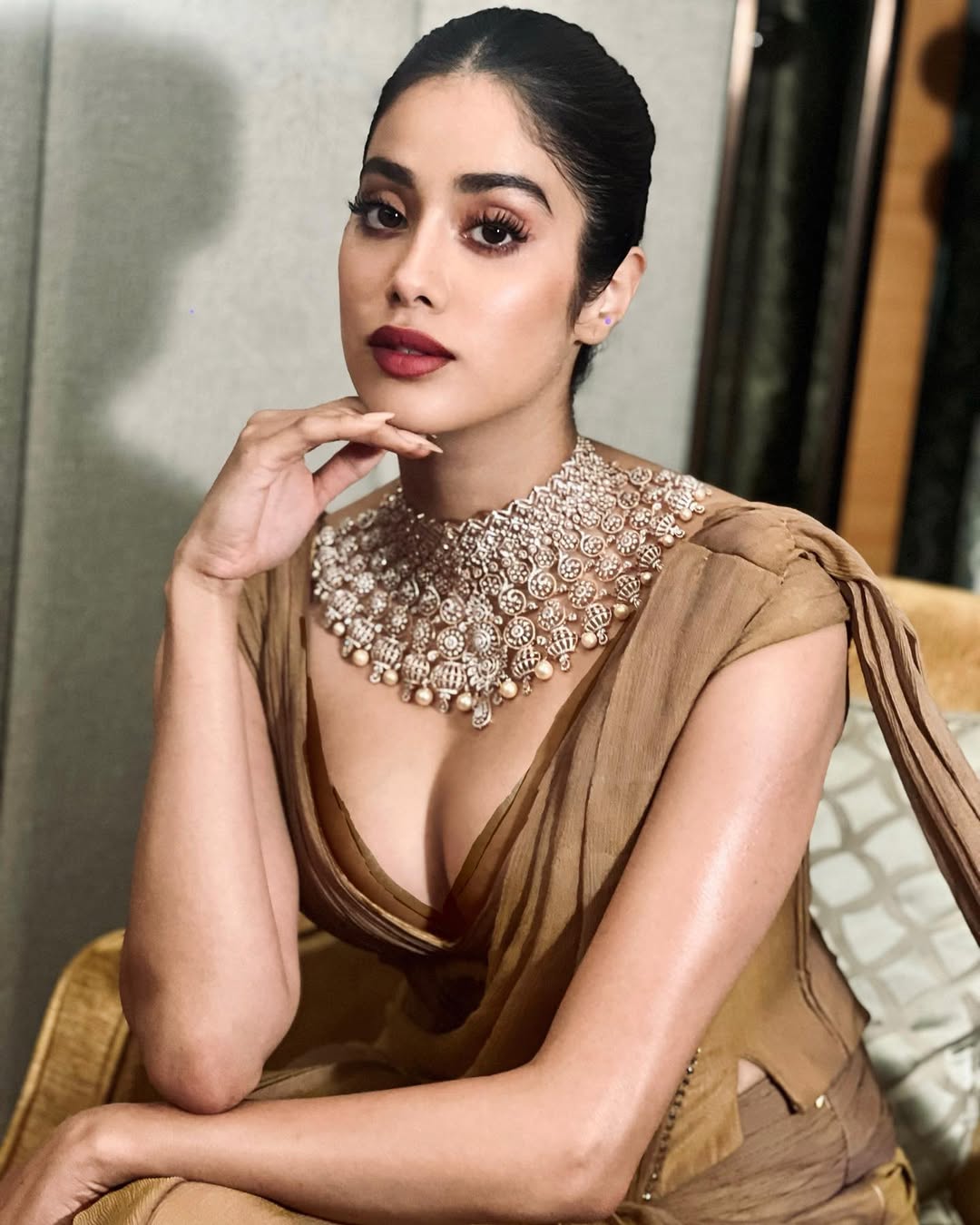 Janhvi Kapoor’s regal charm in ‘That Antique Piece’