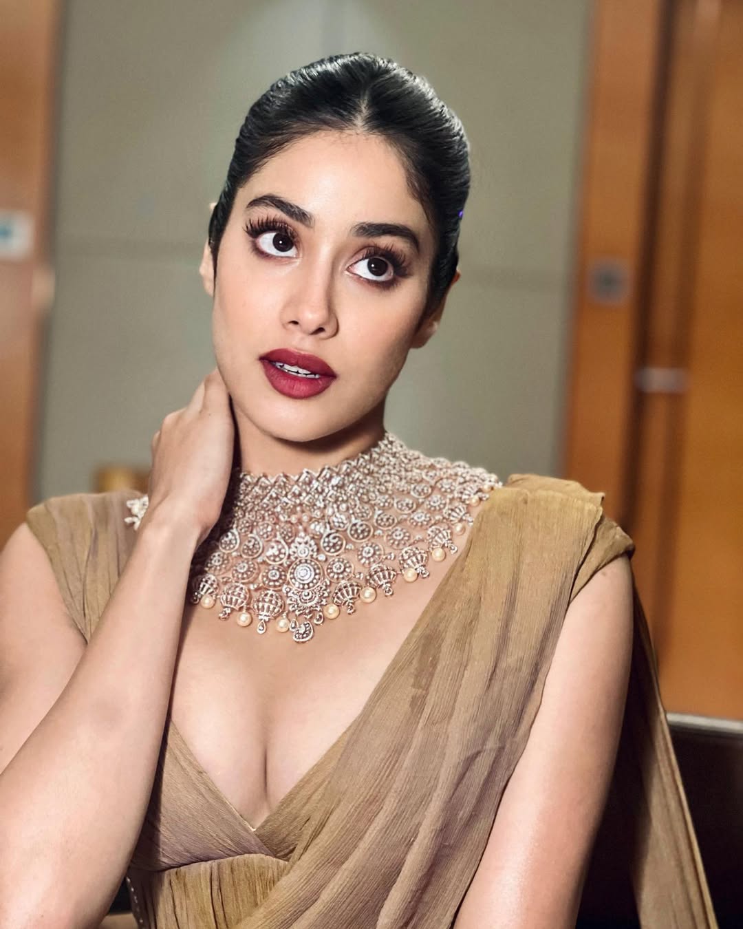 Janhvi Kapoor’s regal charm in ‘That Antique Piece’