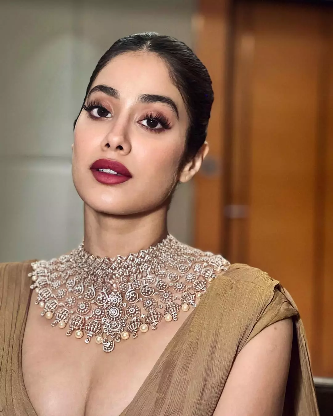 Janhvi Kapoor’s regal charm in ‘That Antique Piece’