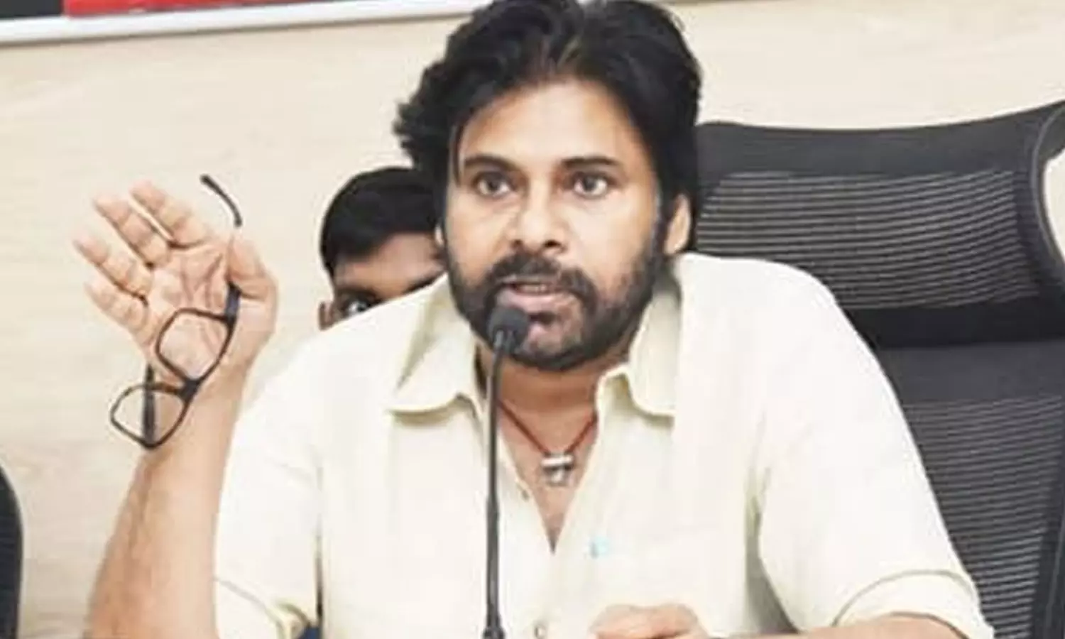 ‘లులు’ అవసరం ఏంటి? డిప్యూటీ సీఎం పవన్ అభ్యంతరం