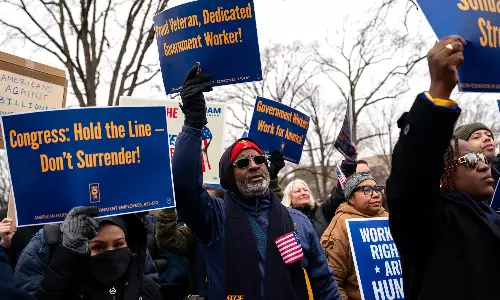 అమెరికా ప్రభుత్వం మూత.. ఫెడరల్ ఉద్యోగులు ఔట్