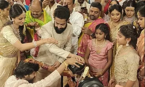 పిక్ ఆఫ్ ది డే: బావమరిది పెళ్లిలో తారక్.. ఎంత బాధ్యతగా అంటే..