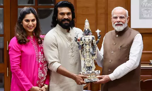 ప్రధాని మోదీని కలిసిన చరణ్.. ఉపాసన స్పెషల్ గిఫ్ట్..