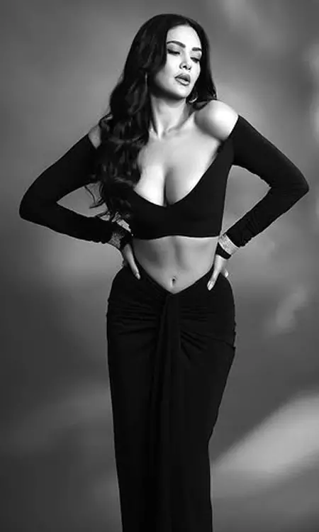 Esha Gupta: A Vision of Grace and Boldness