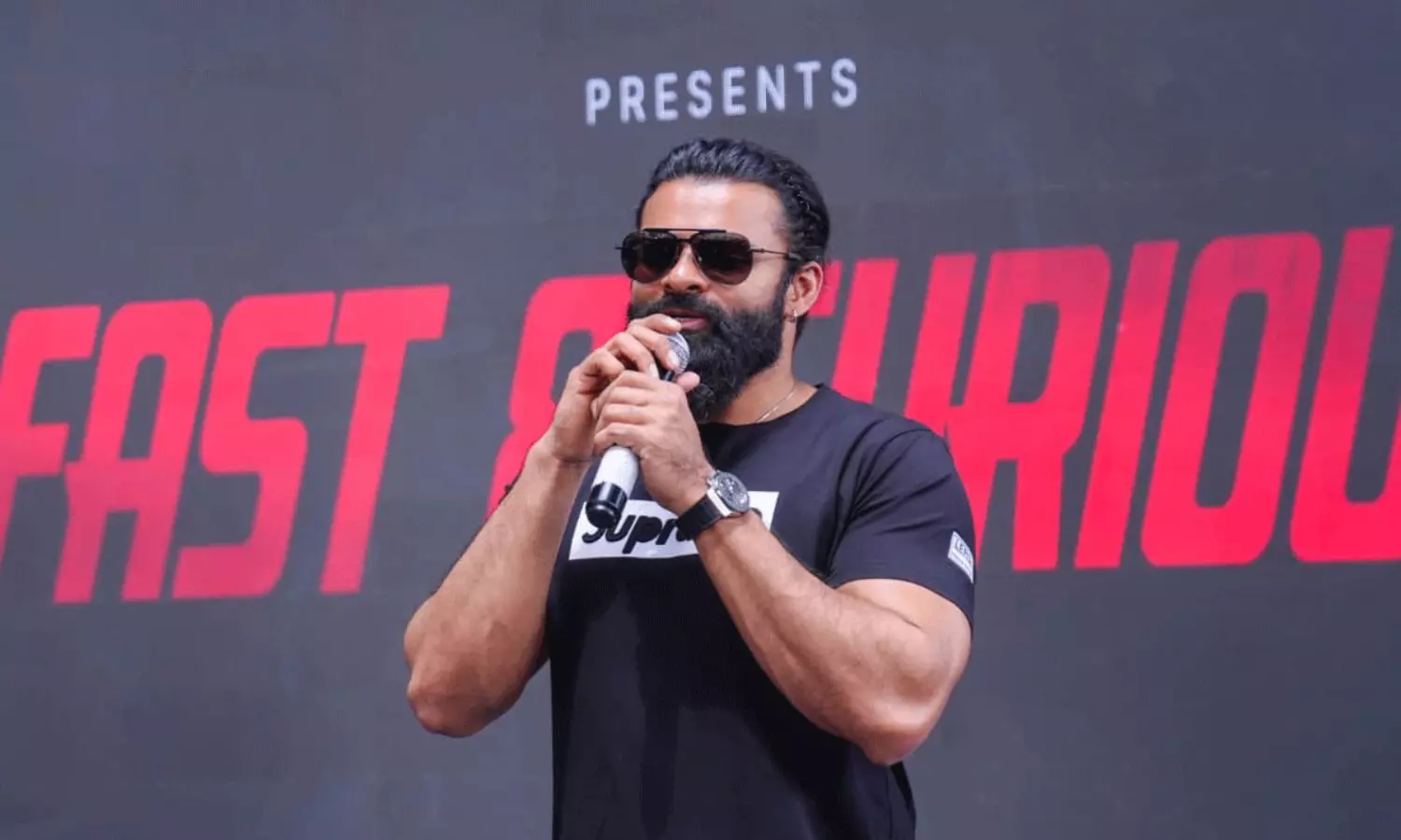 ఆ బుక్ లో అంత పవర్ ఉందా..? తేజ్ ఎందుకలా చెప్పాడు..?