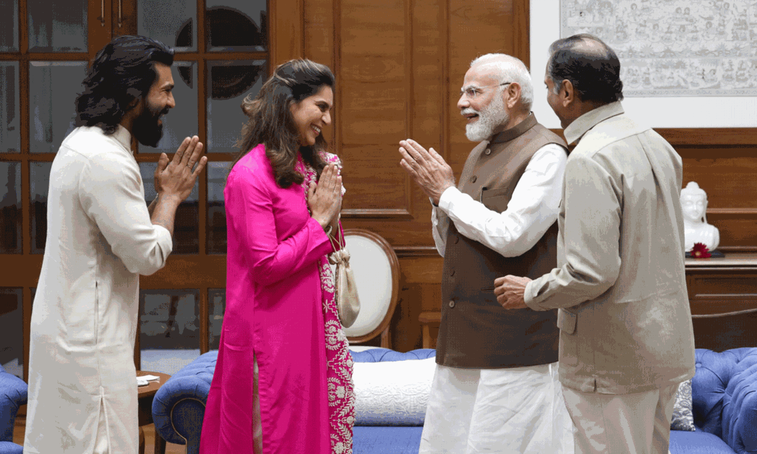 మోదీకి నిజమైన అభిమానిని.. చరణ్ ఈజ్ బెస్ట్!: ఉపాసన మోదీకి నిజమైన అభిమానిని.. చరణ్ ఈజ్ బెస్ట్!: ఉపాసన