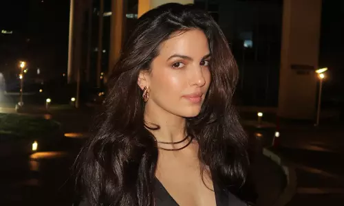 Natasa Stankovics Minimalist Black Outfit Photoshoot