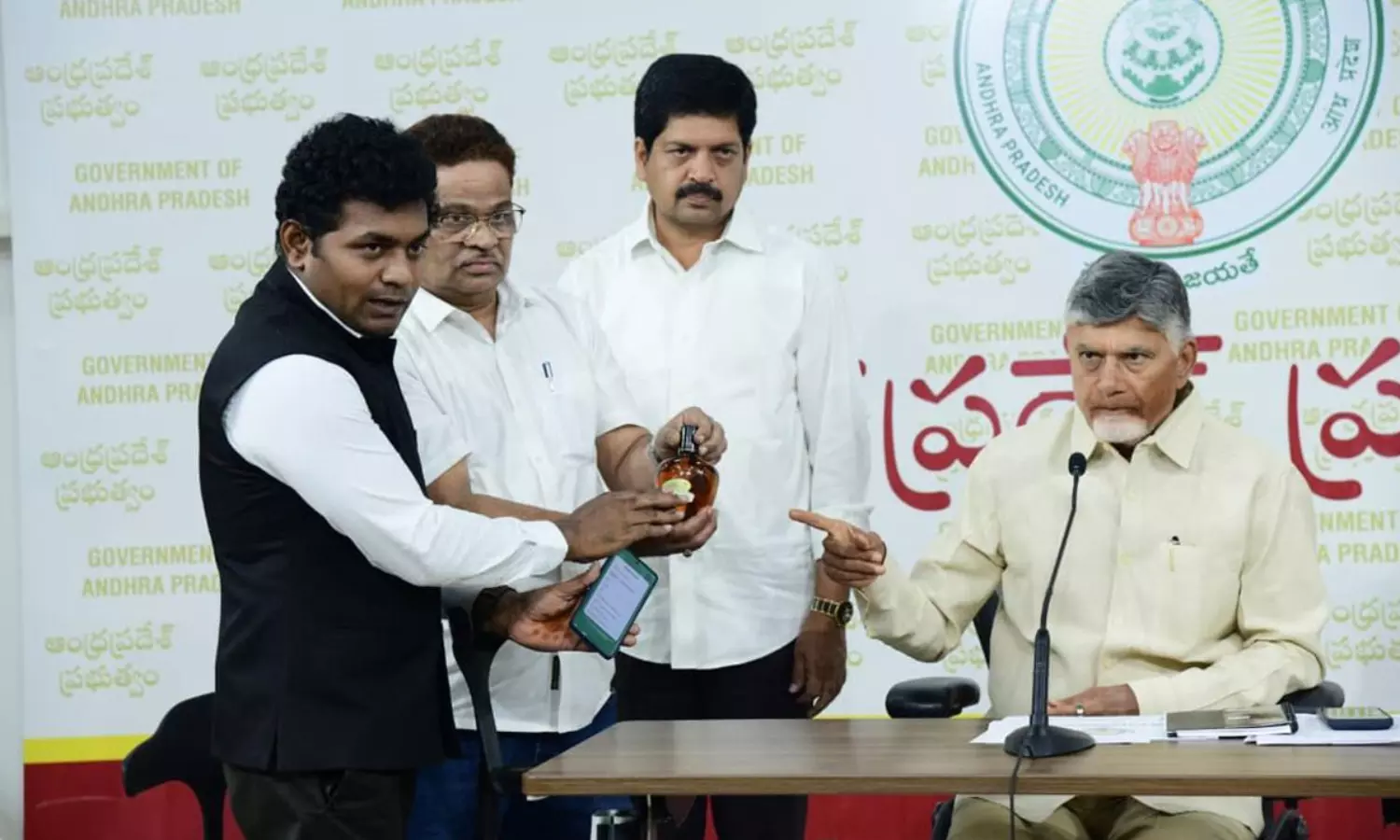 ఎక్సైజ్ సురక్ష ఇదే సకల సమస్యలకు సంజీవని అనుకుంటున్నారా? ఎక్సైజ్ సురక్ష ఇదే సకల సమస్యలకు సంజీవని అనుకుంటున్నారా?