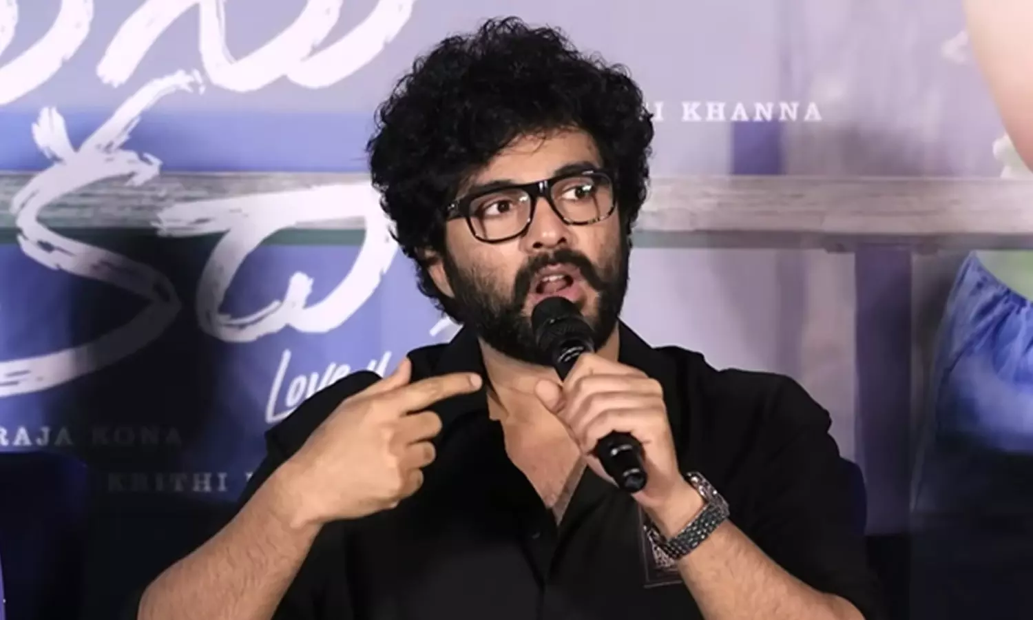 క్లైమాక్స్ షూటింగ్ ఆపేసిన రాశి ఖన్నా.. సిద్ధూ ఏమన్నారంటే? క్లైమాక్స్ షూటింగ్ ఆపేసిన రాశి ఖన్నా.. సిద్ధూ ఏమన్నారంటే?