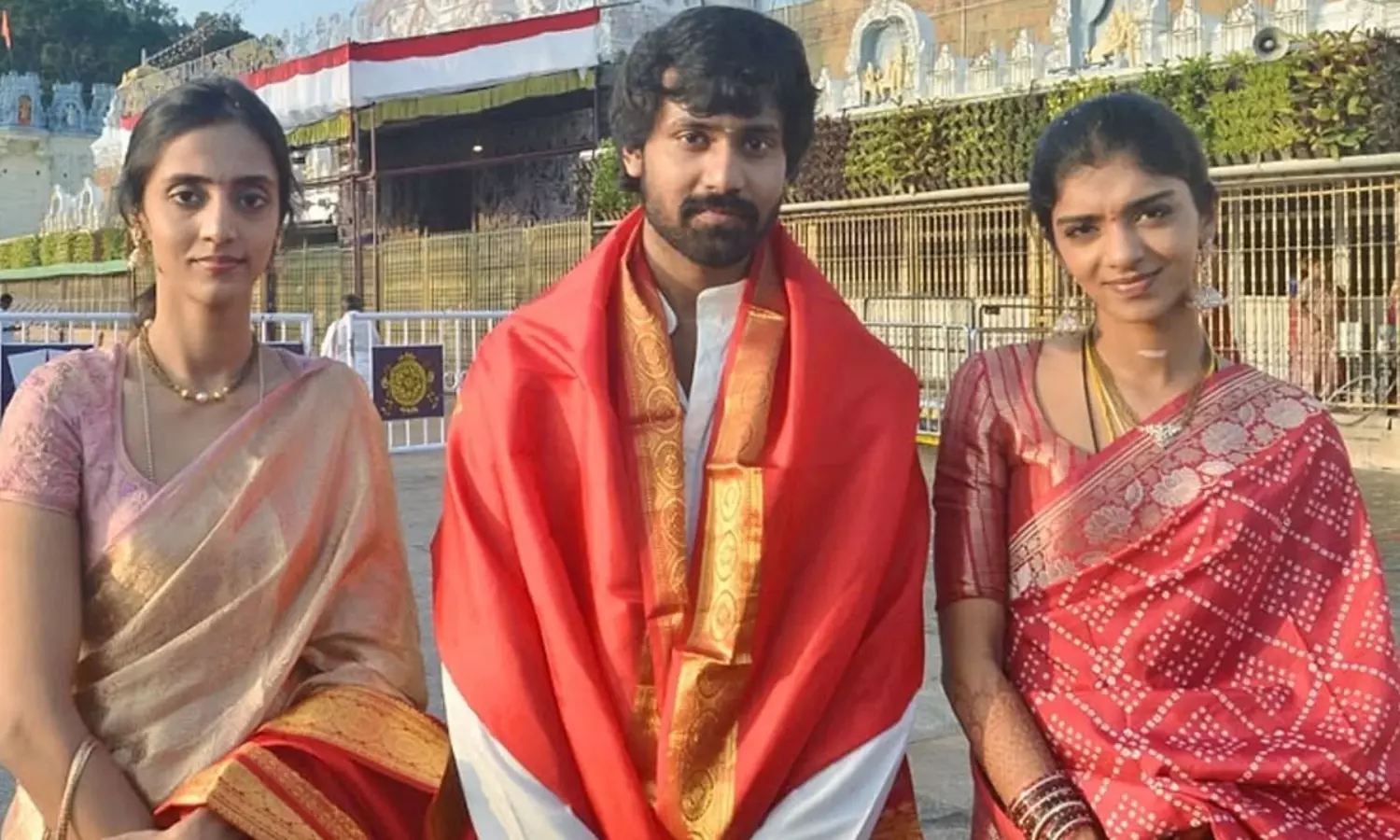 శ్రీవారిని దర్శించుకున్న కొత్తజంట.. సింపుల్ లుక్ లో లక్ష్మీ ప్రణతి! శ్రీవారిని దర్శించుకున్న కొత్తజంట.. సింపుల్ లుక్ లో లక్ష్మీ ప్రణతి!