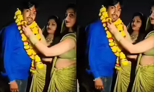 ఇద్దరు భార్యలతో కార్వా చౌత్.. వీడియో వైరల్.. మండిపడుతున్న నెటిజన్లు..