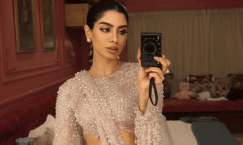 సెల్ఫీ ఫోజులతో పిచ్చెక్కిస్తున్న ఖుషీ కపూర్!