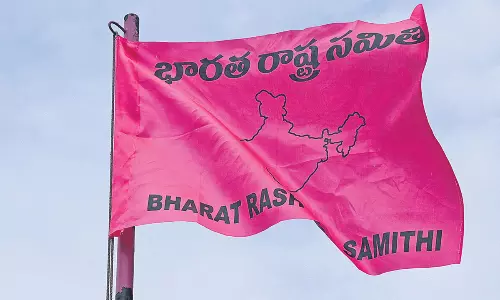 జూబ్లీహిల్స్ ఎన్నికల్లో బీఆర్ఎస్ పార్టీకి టీఆర్ఎస్ టెన్షన్