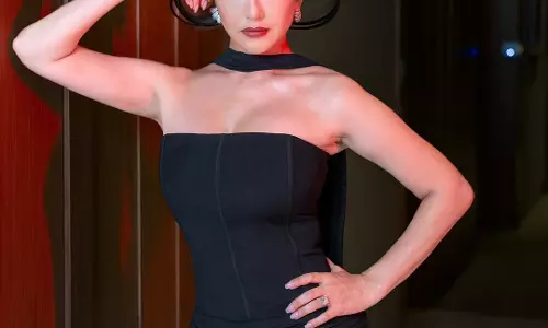 Sunny Leones Night To Remember in a Classy Black Dress