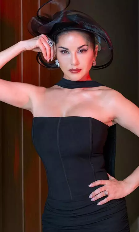 Sunny Leones Night To Remember in a Classy Black Dress