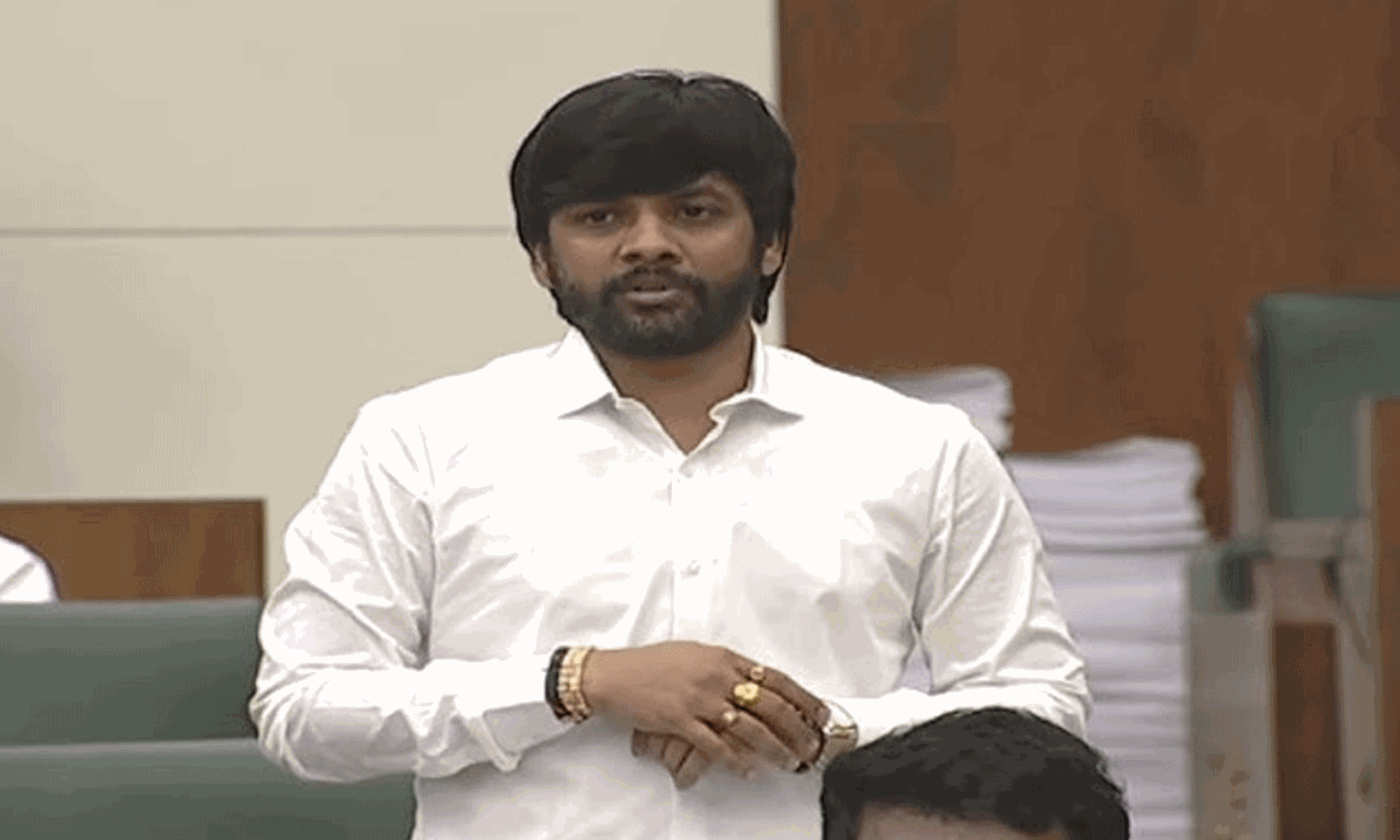 వైసీపీ గ్రాఫ్ డౌన్ ...యువ నేతకు చెక్ పడుద్ది ?