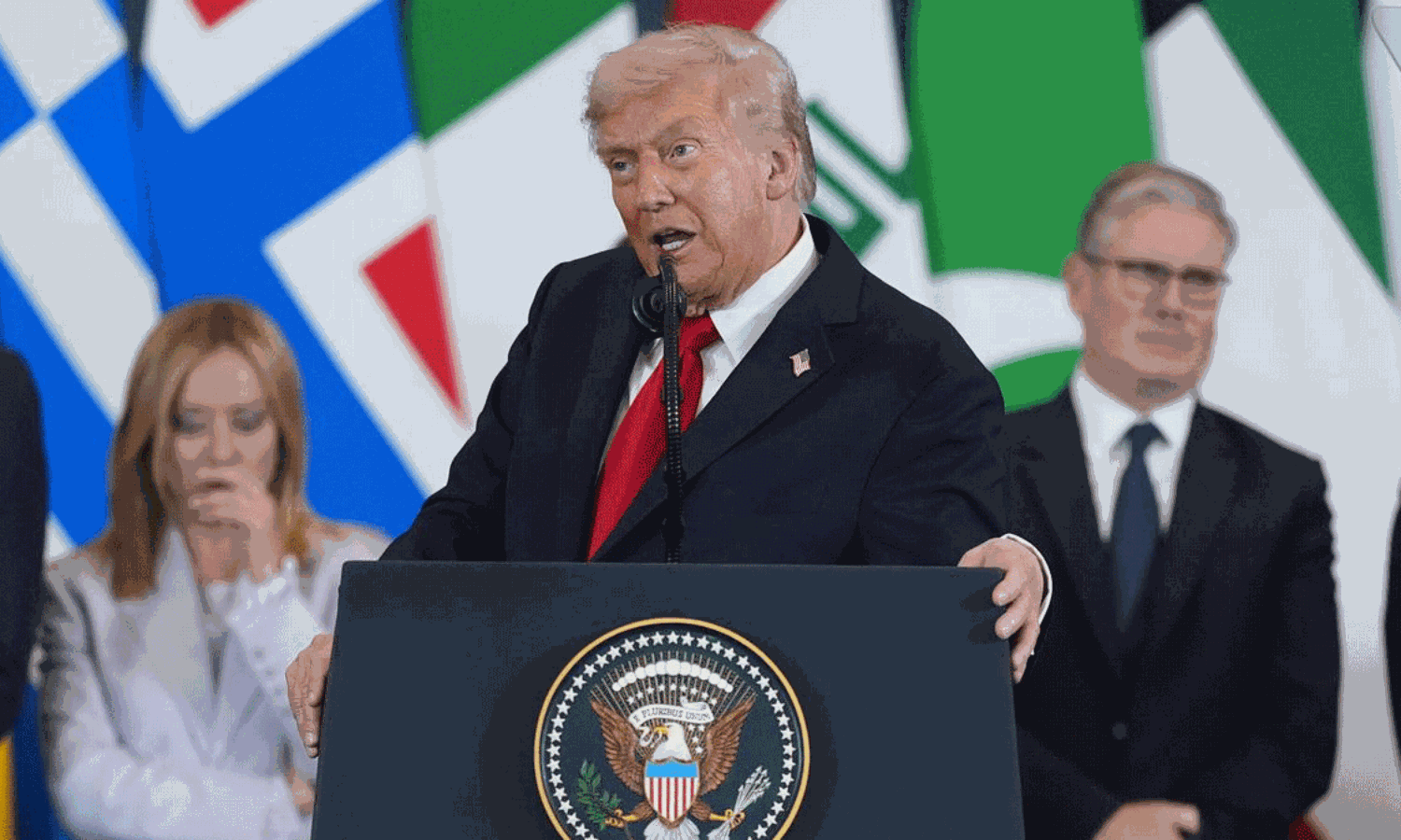 ట్రంప్ వేశాలు.. పాక్ ప్రధాని జాకీలు.. మెలోనీ నవ్వులు!