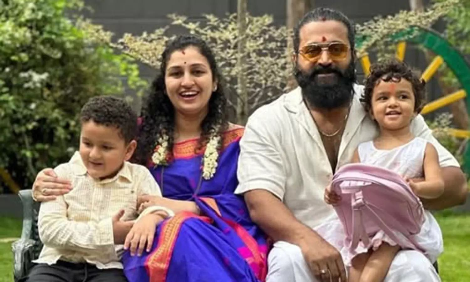 ఛాంటింగ్ కార్నర్.. కొబ్బరి నూనెతో కిచెన్.. అబ్బో రిషబ్ ఇంటి ప్రత్యేకతలు మరెన్నో!