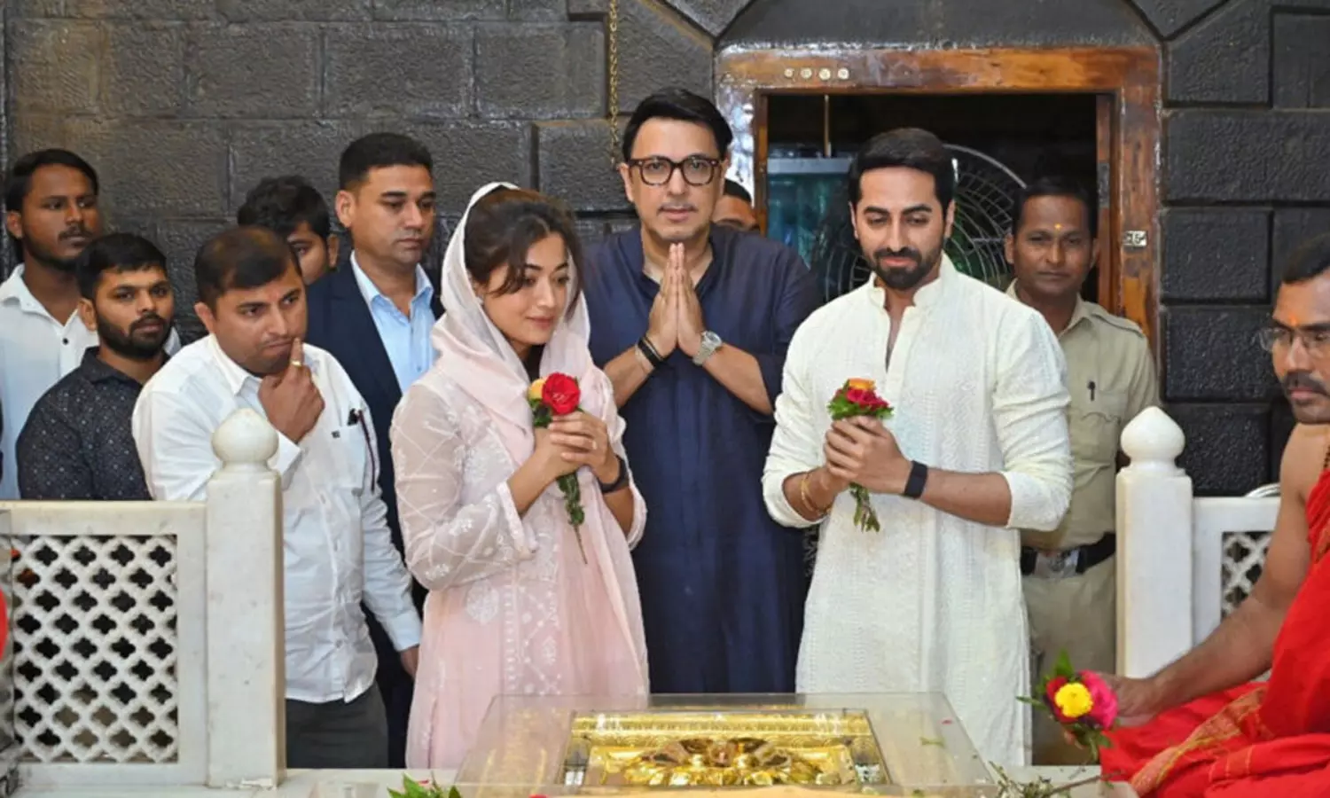 షిర్డీలో రష్మిక సందడి.. ఆయనతో కలిసి ప్రత్యేక పూజలు!