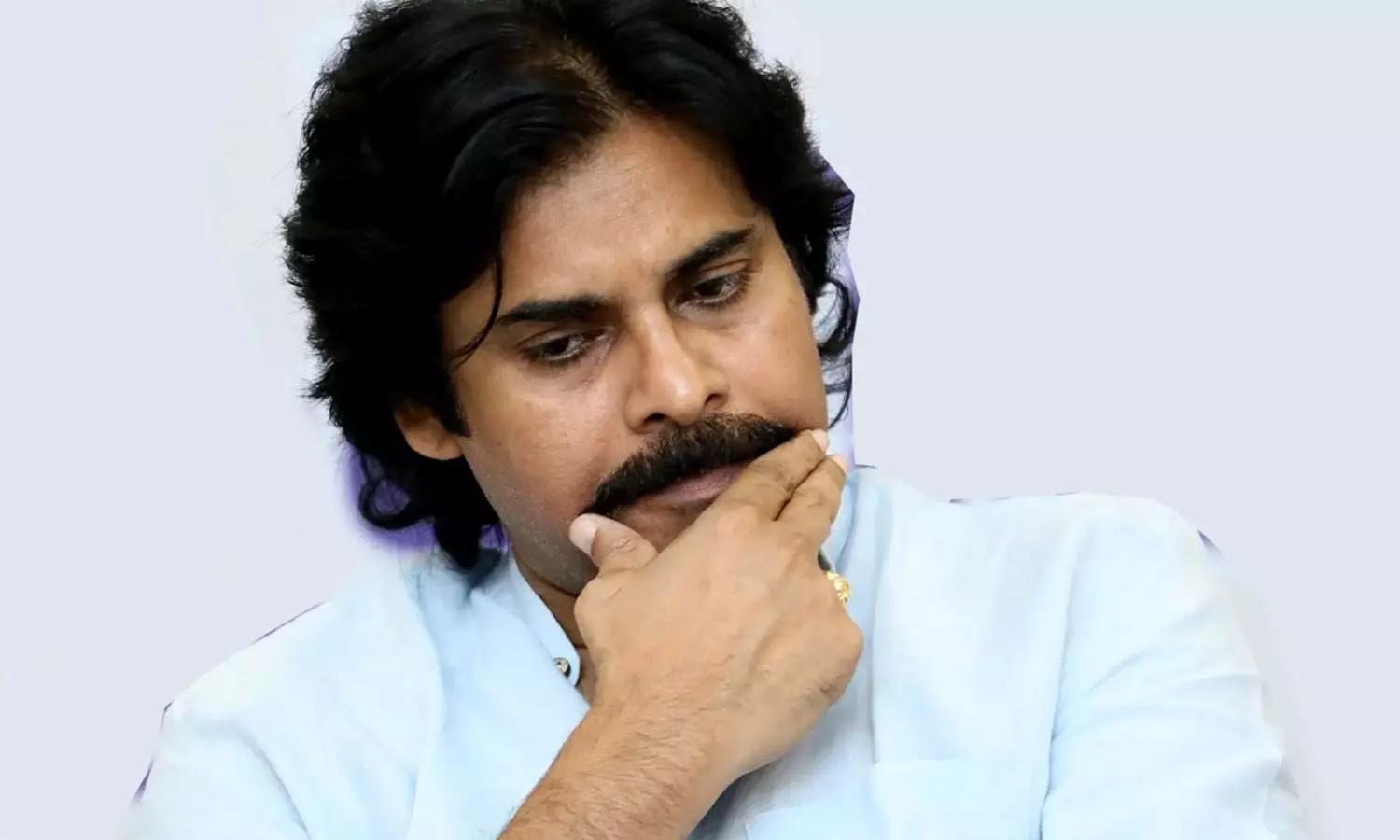 ప‌వ‌న్ ఫ్యాన్స్ ను భ‌య‌పెడుతున్న డైరెక్ట‌ర్!