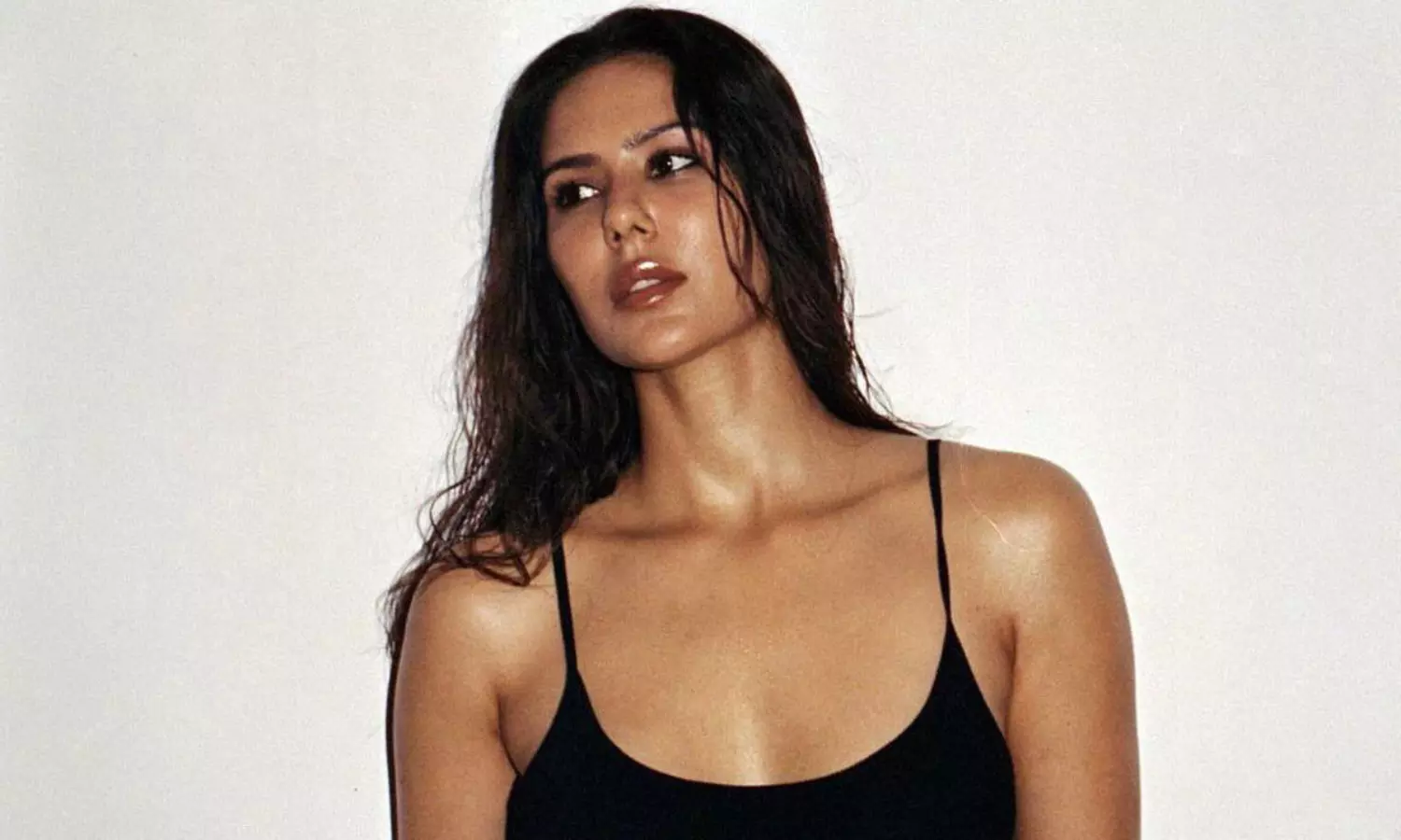 ఇంటిమేట్ సీన్లపై పేరెంట్స్ సలహా.. ఖంగుతిన్న సోనమ్ బజ్వా! ఇంటిమేట్ సీన్లపై పేరెంట్స్ సలహా.. ఖంగుతిన్న సోనమ్ బజ్వా!